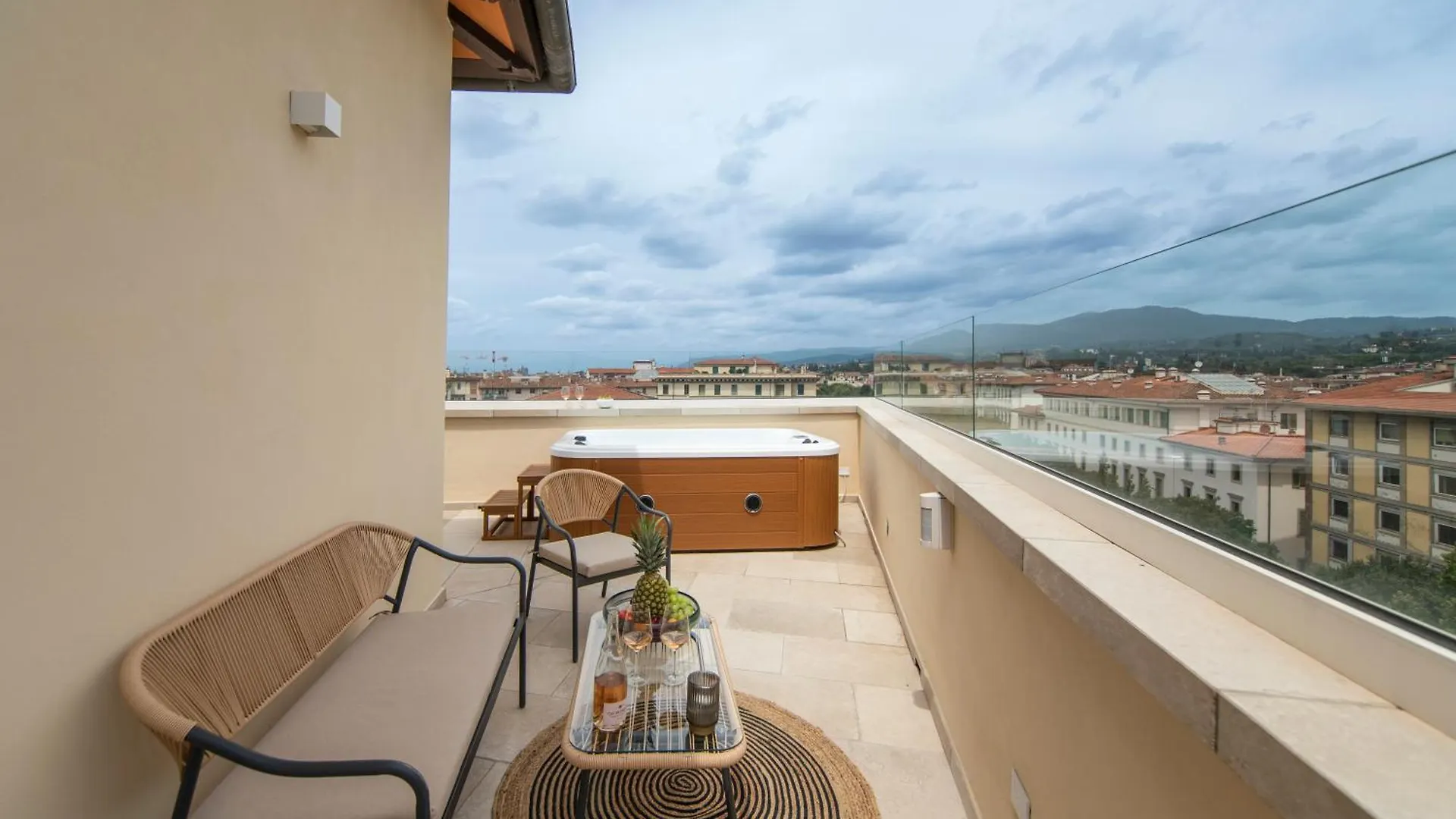 Penthouse With Terrace Over Florence Appartement