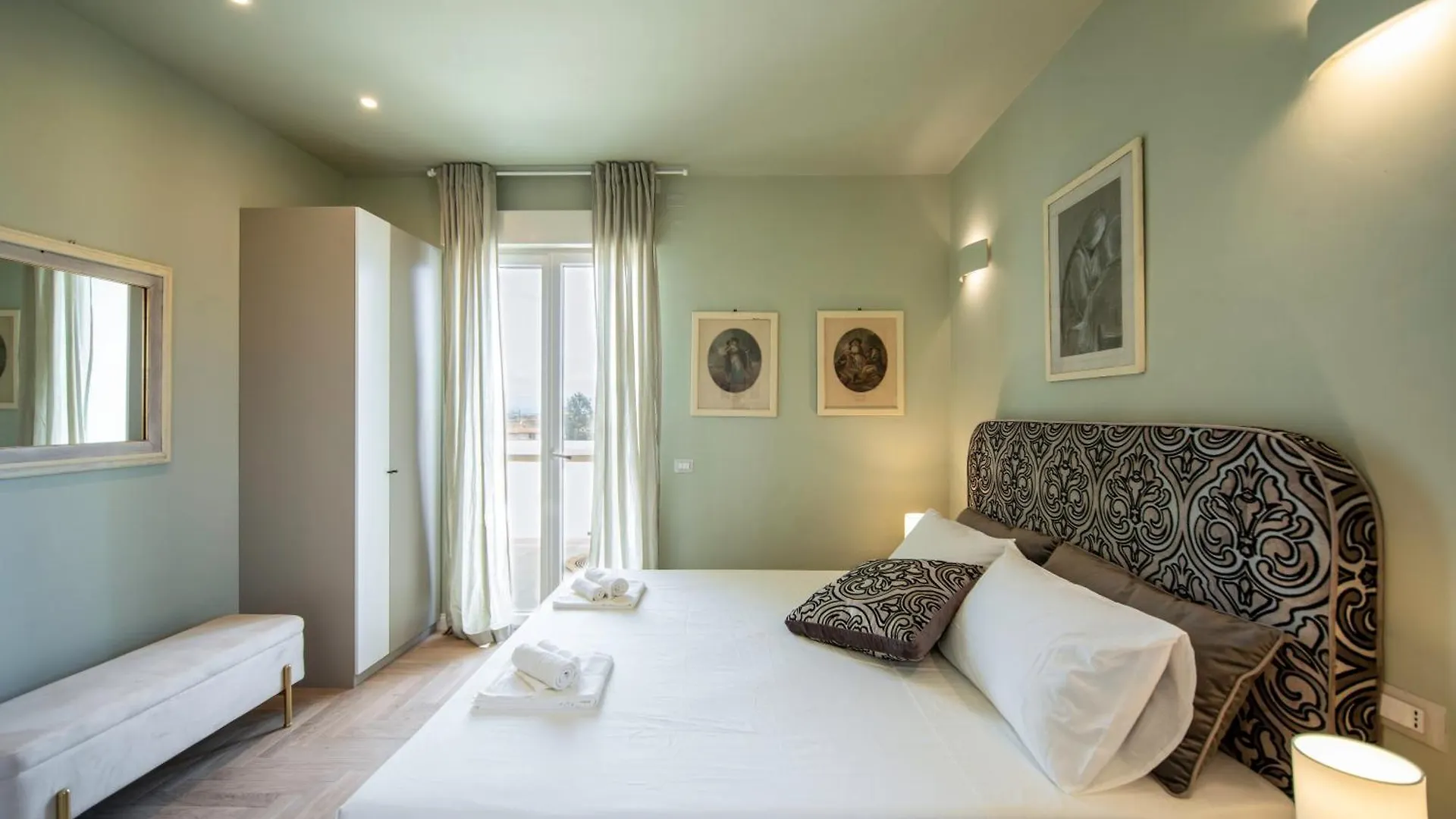Penthouse With Terrace Over Florence Italy