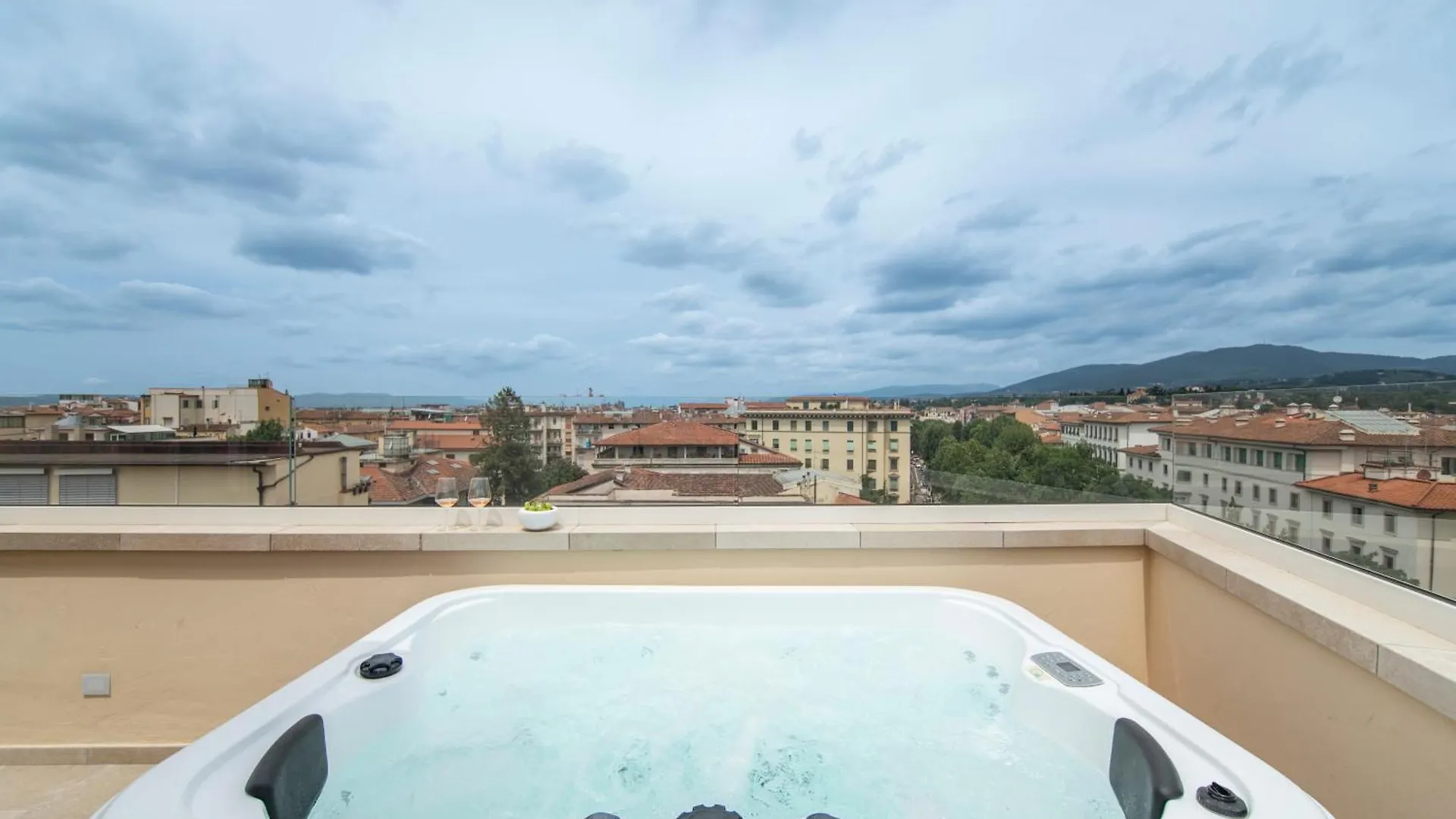 Penthouse With Terrace Over Florence Apartment